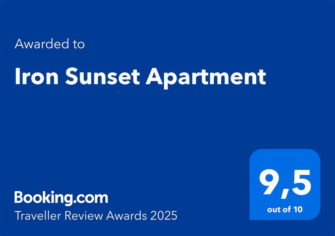 Iron Sunset Apartment Varşovia Exterior foto